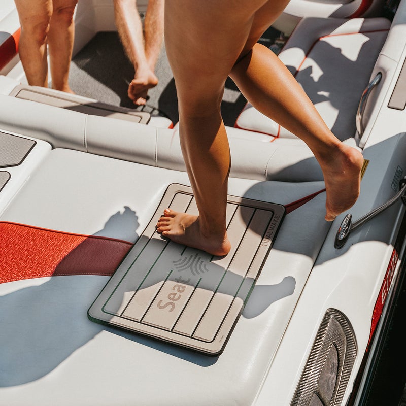 Tidal Wake Seat Step Non-Slip Marine Matâ€“ Protects Boat Seats & Upholstery from Rips, Dirt & Wear from Stepping on Seats-ideal for Cushions, Seat Covers, Vinyl Upholstery (Gray/Black) - Image 2